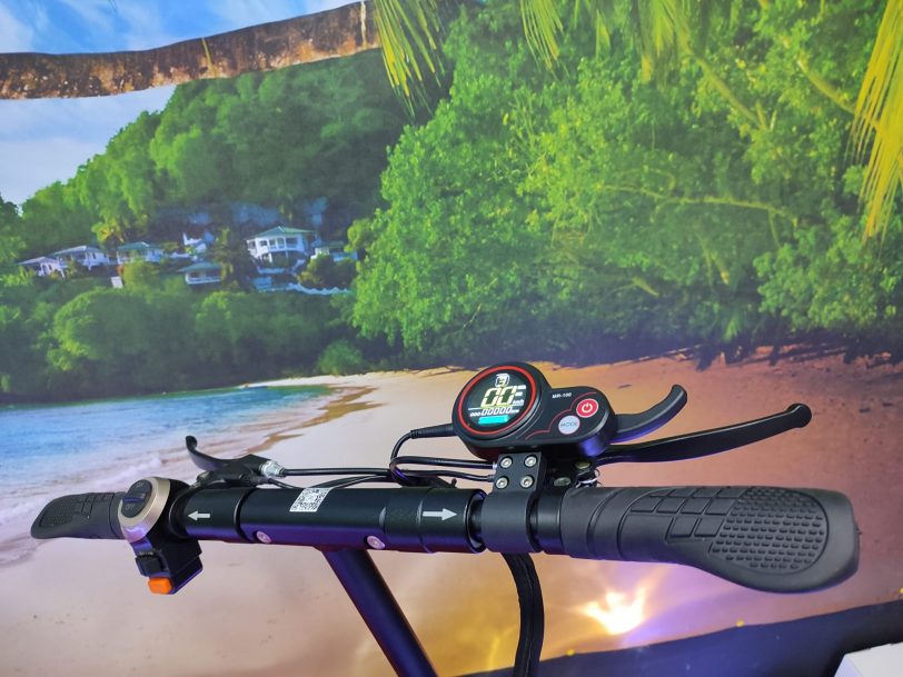 MONOPATTINO Scooter Elettrico Pieghevole da 500w 48v con Sella - velocità Massima 45 km/h, Pneumatici da 10" Motore brushless  3 modalità di velocità Display a LED  ..N.T.L - immagine 5