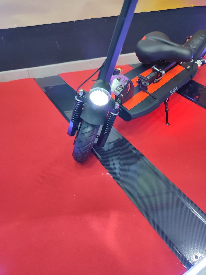 MONOPATTINO Scooter Elettrico Pieghevole da 500w 48v con Sella - velocità Massima 45 km/h, Pneumatici da 10" Motore brushless  3 modalità di velocità Display a LED  ..N.T.L - immagine 6