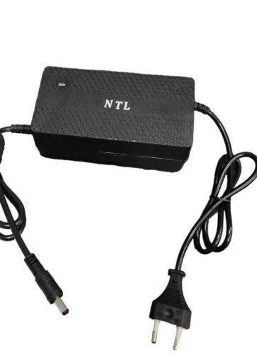 Caricabatteria 54,6 V 2A per Batteria agli ioni di Litio  48V  16Ah /20Ah ( Bici elettrica  2.1MM)